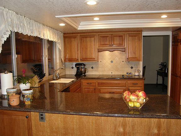 3rd image of 1084 Mimosa Ave