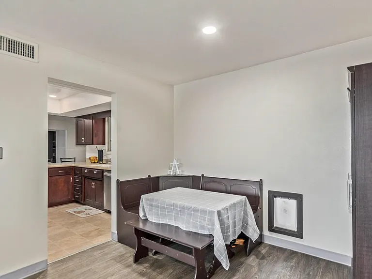 1922 E Laguna Dr — Photo 9