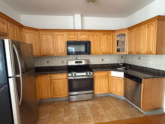 3rd image of 261 Lexington Ave Floor 1