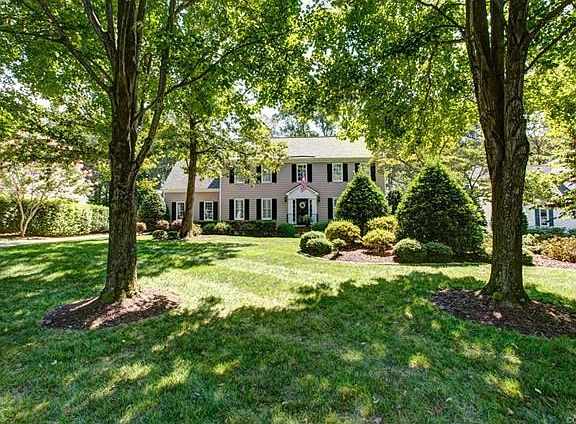2nd image of 207 Grande Dr
