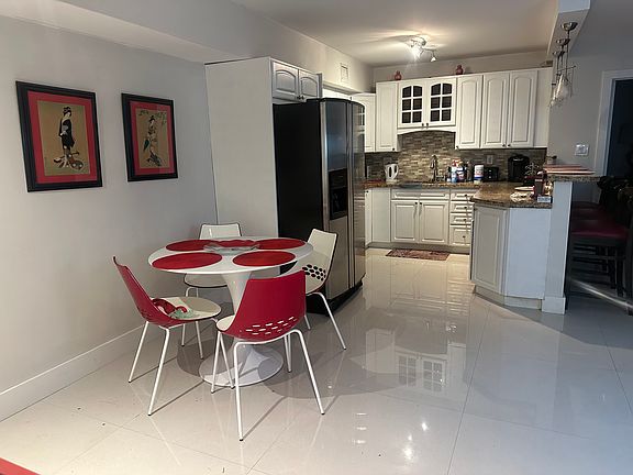 4th image of 704 SE 2nd Ave APT 345
