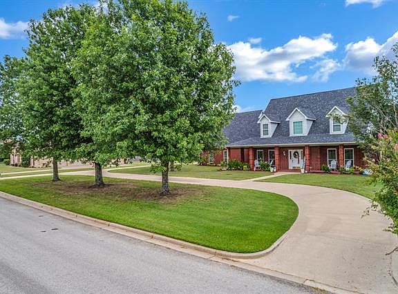 3rd image of 116 Lake Meadow Blvd