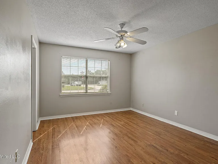 508 Woodward Dr — Photo 9