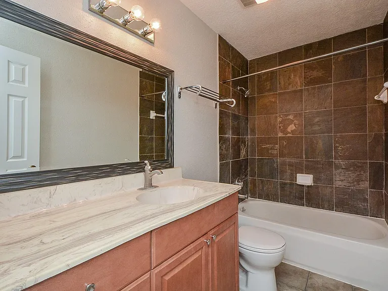 13859 Hollowgreen Dr — Photo 24