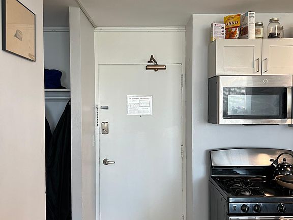 4th image of 3001 Dr Martin Luther King Jr St #807