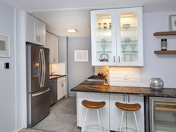 3rd image of 201 W 70th St APT 18G
