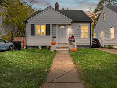 19400 Kingsville St, Harper Woods, MI, 48225
