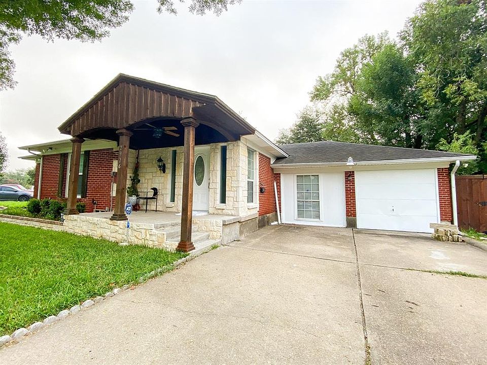 1st image of 2926 Highwood Dr