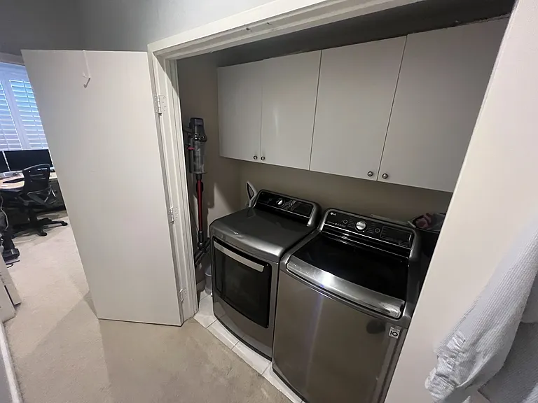 2411 N Hall St #6 — Photo 16