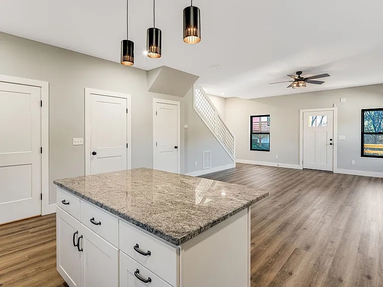 613 Salem Heights Ln — Photo 4