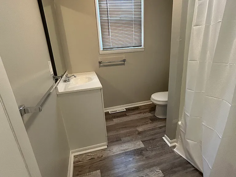 828 Wall St #4 — Photo 6