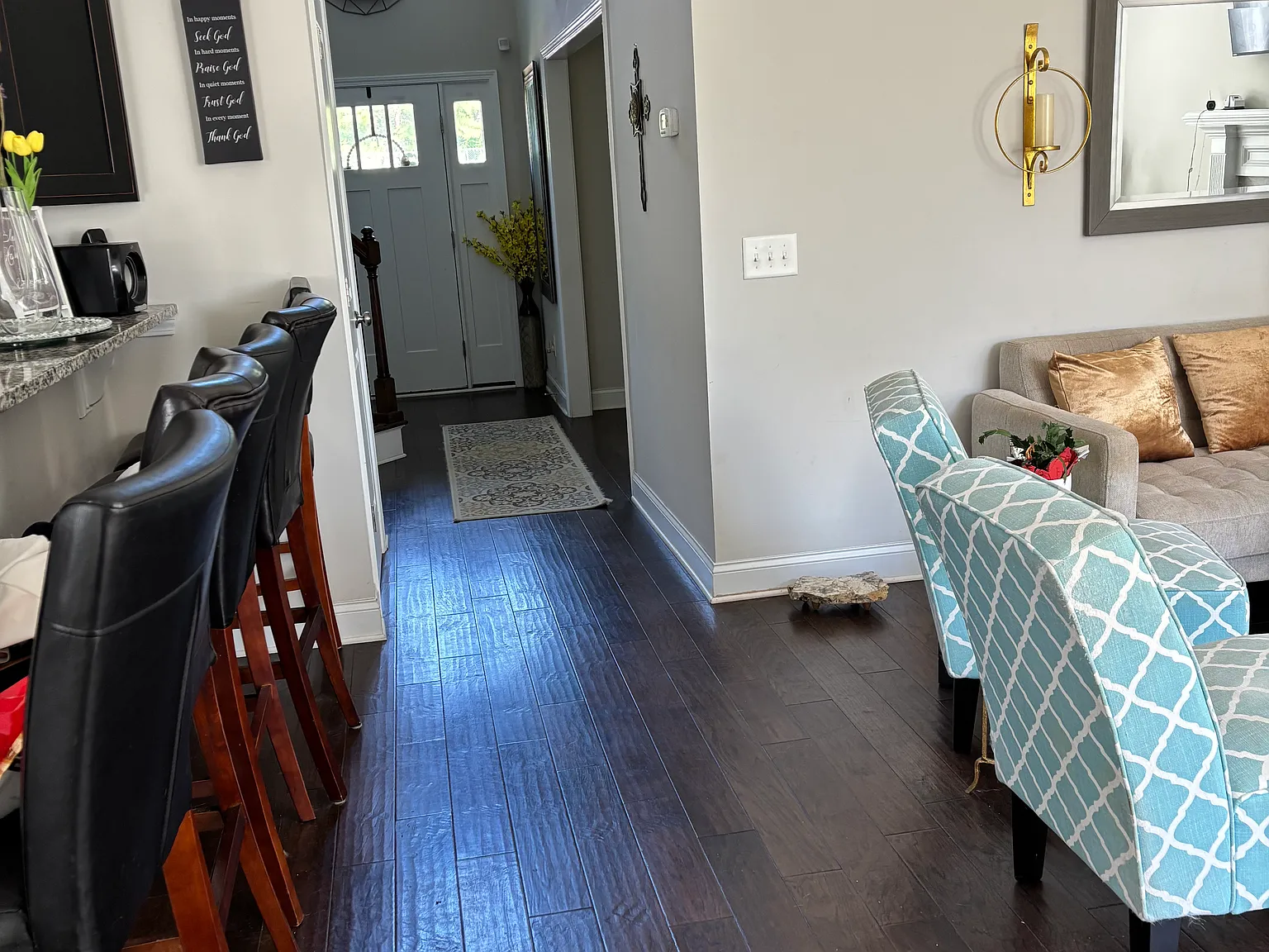 4 bed, 2.5 bath, 2500 sqft, $2,500 — Photo 3