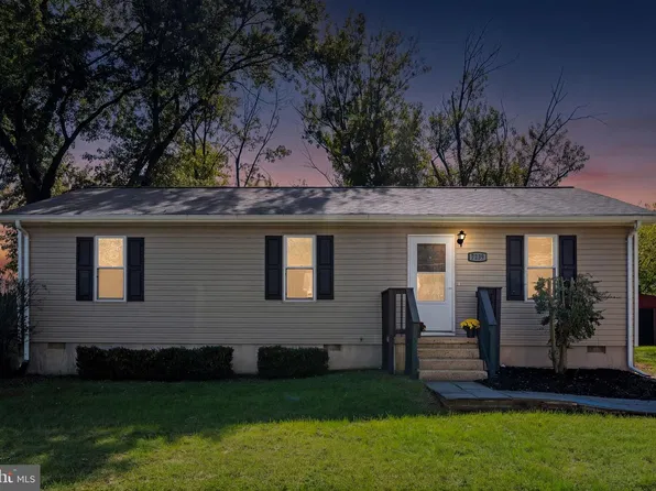 7239 3rd St, Remington, VA 22734