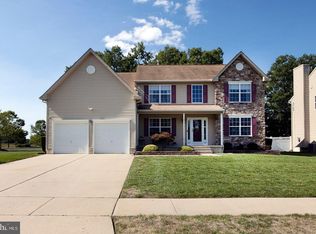 2 Serene Ln, Sicklerville, NJ 08081