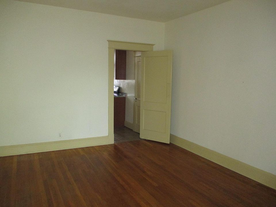 1st image of 925 Harrington Ave #B3