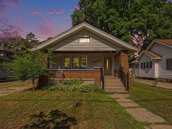 2nd image of 1819 Nelson Ave SE