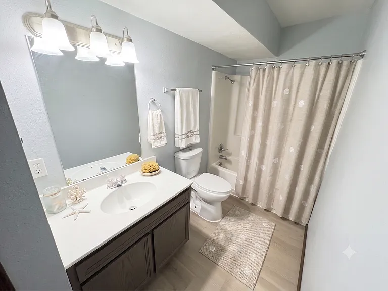 746 Russell Rd — Photo 8