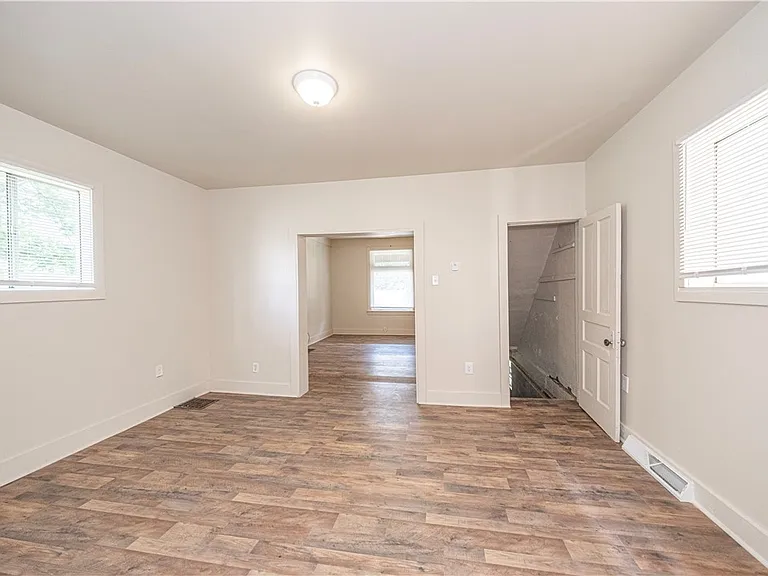 1067 Cleveland Ave — Photo 10