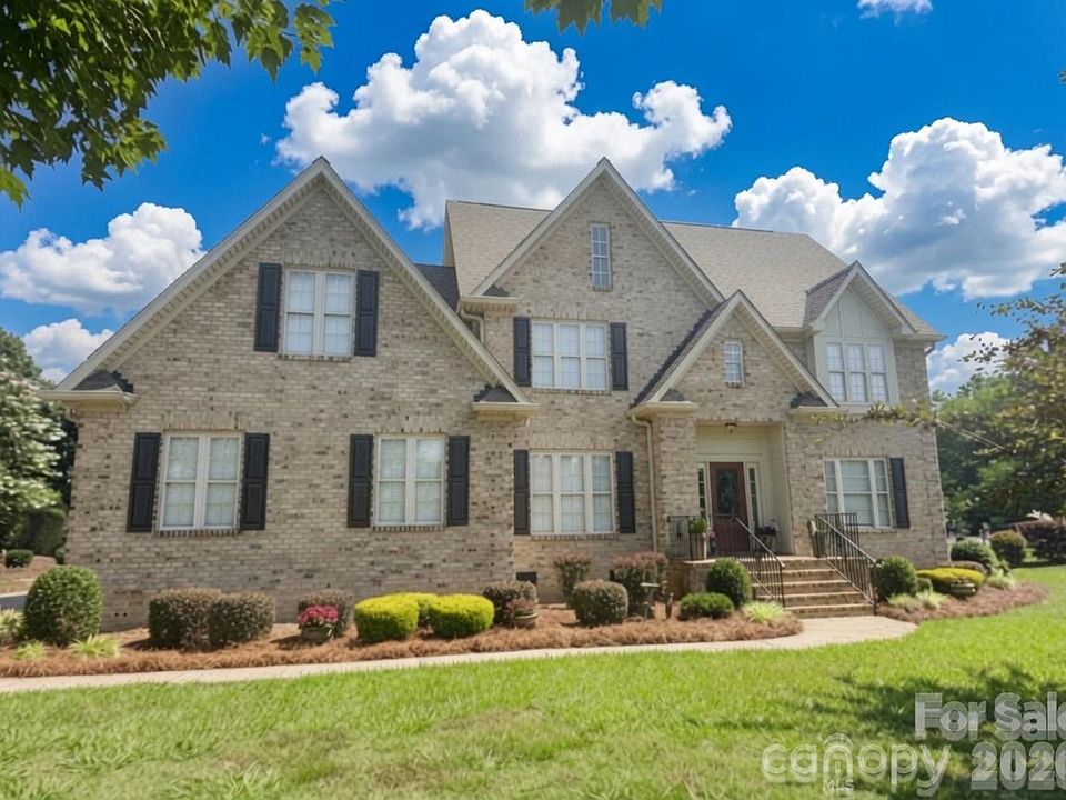 1st image of 105 Mandarin Dr