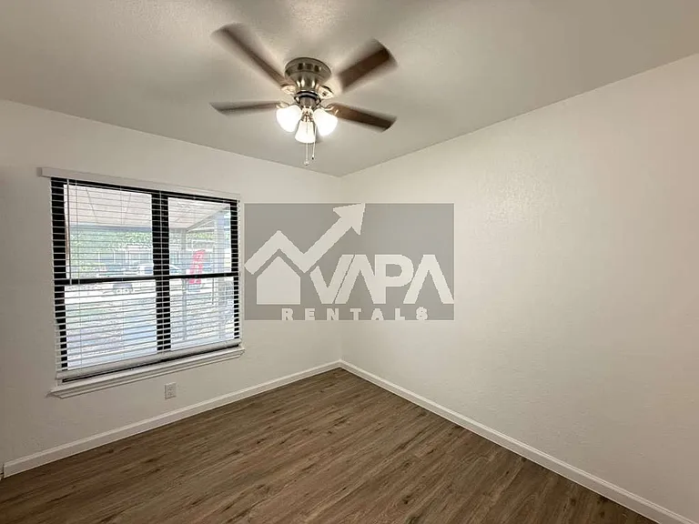 943 Weizmann St — Photo 13