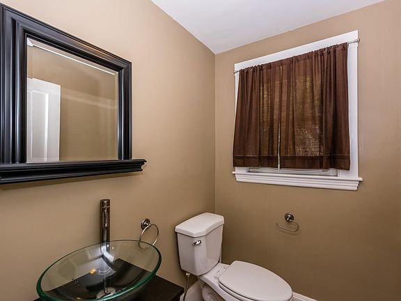 5th image of 36 Virginia Rd
