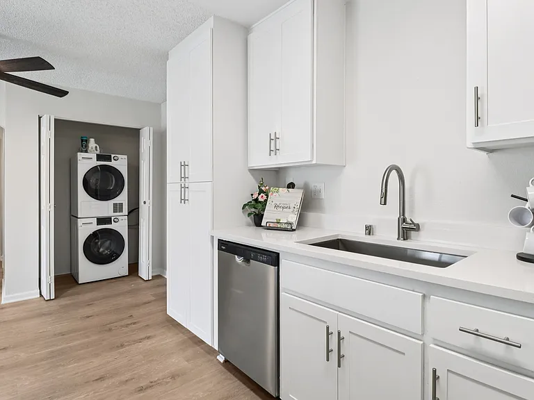 Waterleaf Apartment Homes — Photo 6