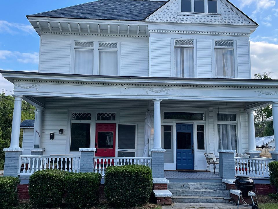 Unit A is with the red door. Nice front porch to sit outside