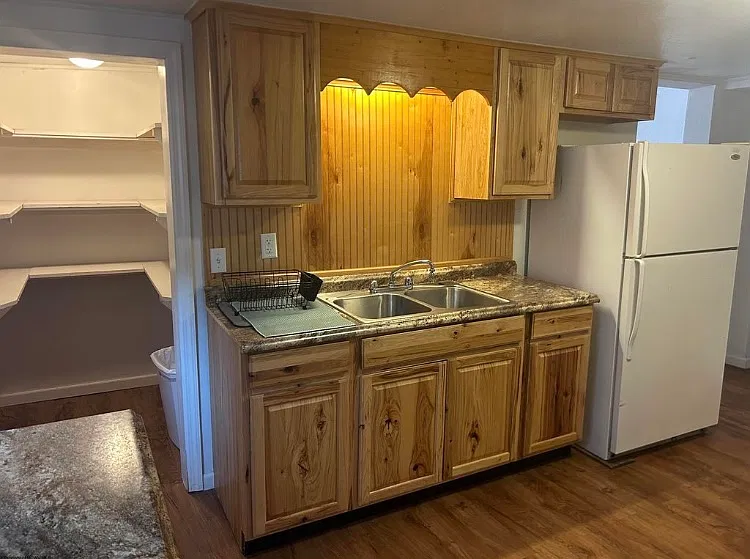412 McLane Ave — Photo 4