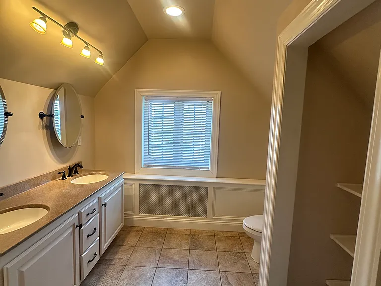 528 E Cherry St — Photo 21