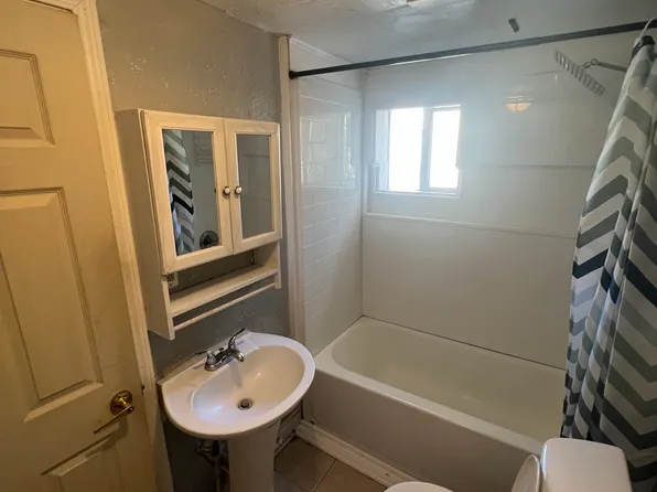 132 Reed Ave, Kalamazoo, MI