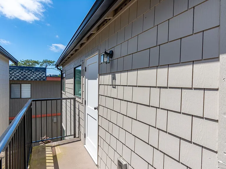 476 SE Barrington Dr #D — Photo 13