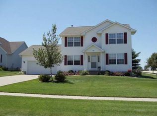 100 19th Avenue Ct, Hiawatha, IA 52233