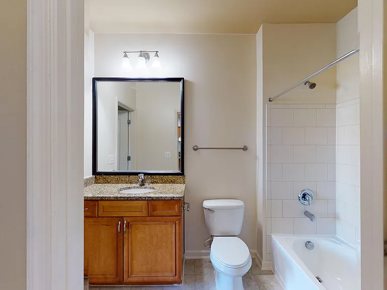 Signal Hill Apartment Homes — Photo 48
