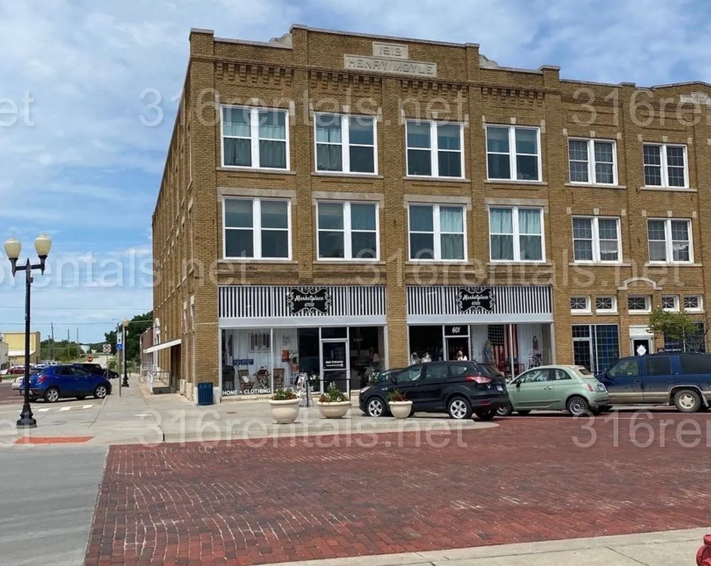 State Street Apartments — Photo 1