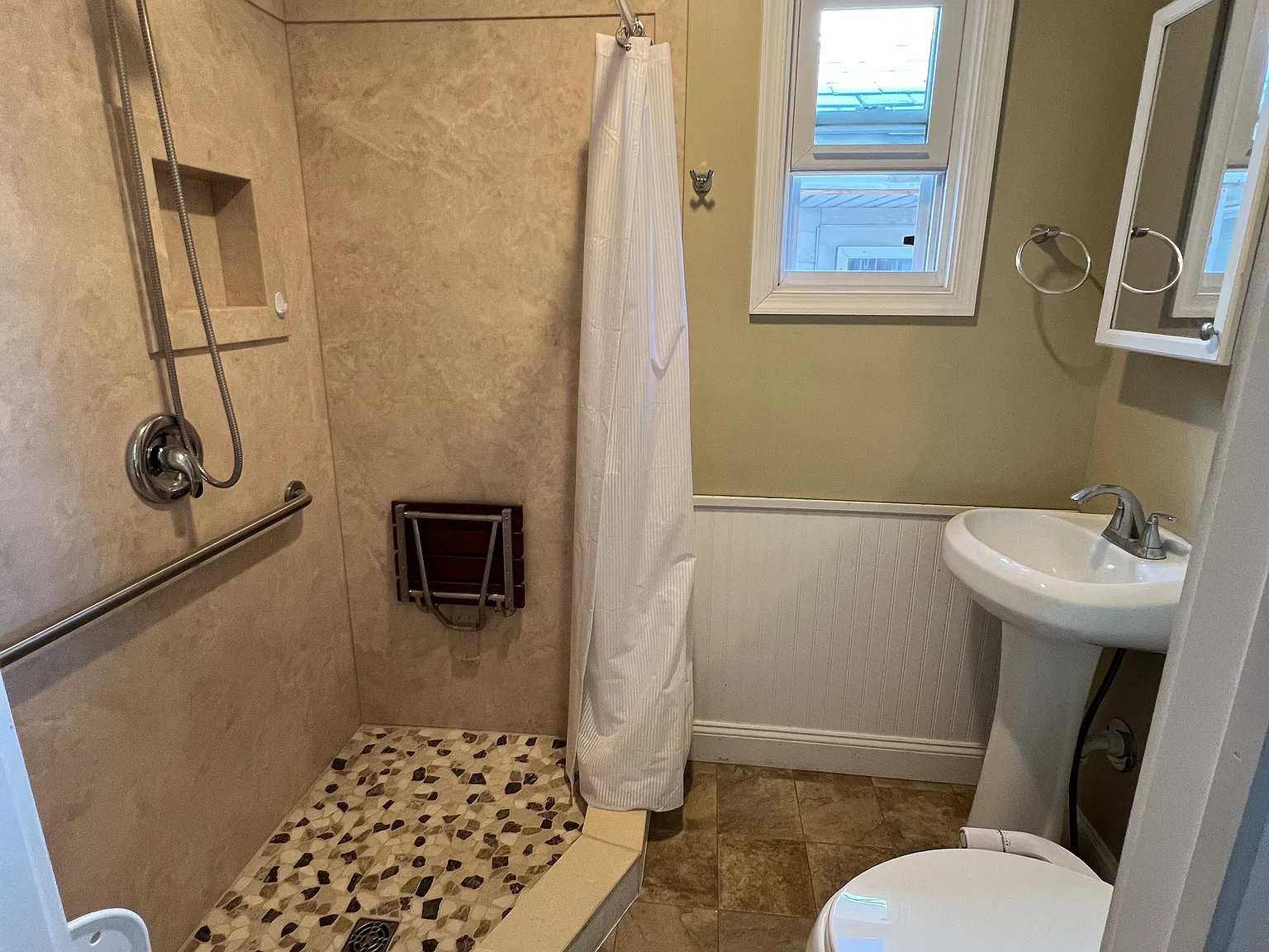 3 bed, 1453 sqft, $2,150 — Photo 2