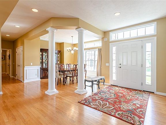 3rd image of 16 Persimmon Dr