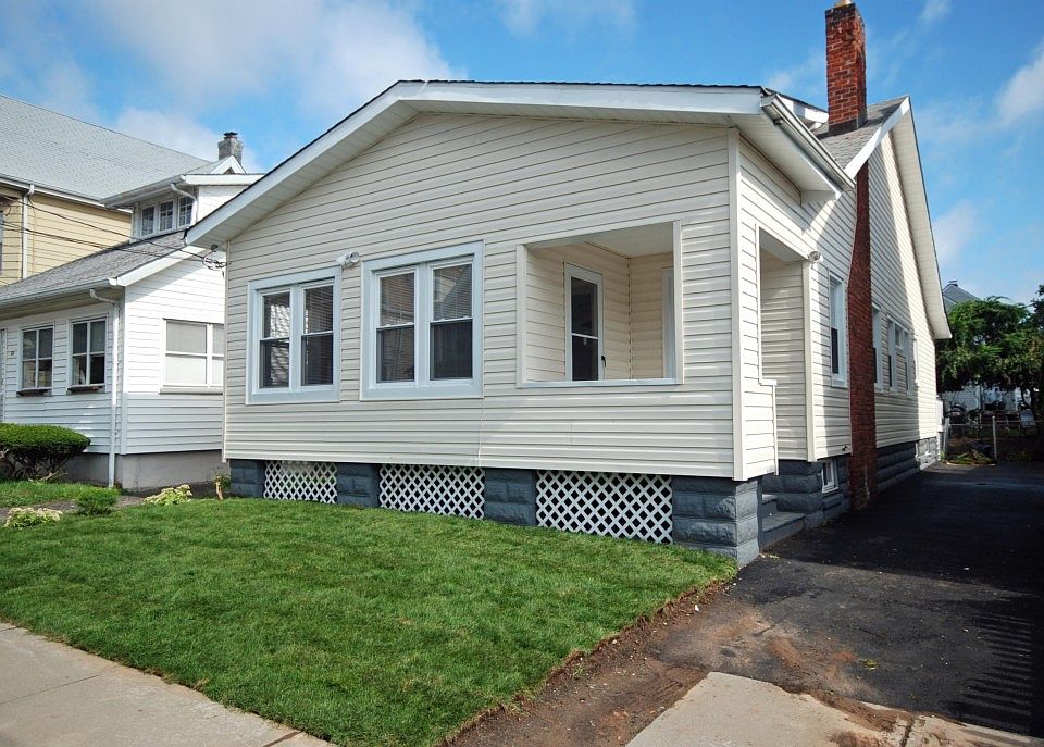 1st image of 33 Llewellyn Ave