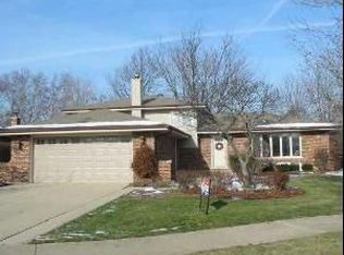 8820 Danbury Ln, Orland Park, IL 60462