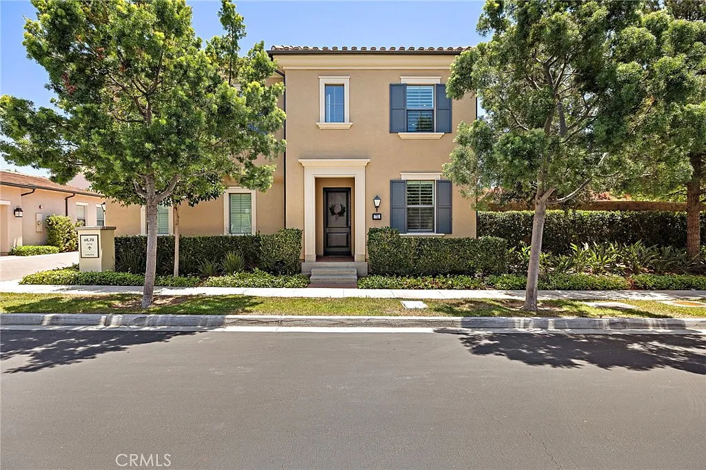 3 bed, 3.5 bath, 2274 sqft, $7,300 — Photo 3