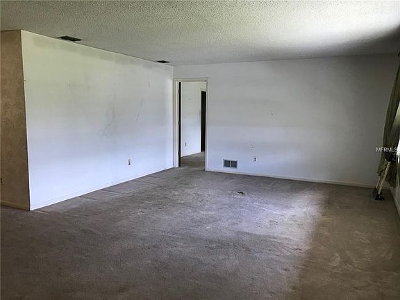 4th image of 758 Superior St