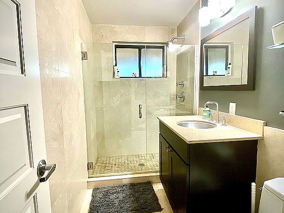 4th image of 4916 E Amelia Ave