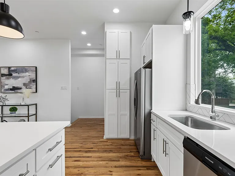 5647 Live Oak St #101 — Photo 17
