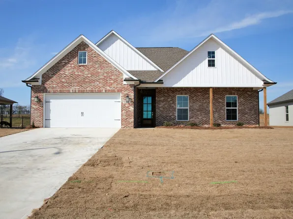 62 Charleston St, Dyersburg, TN 38024