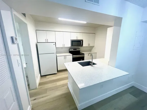 15201 SW 80th St APT 205, Miami, FL 33193
