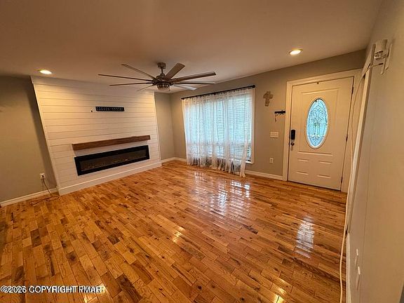 4th image of 147 Summit Ave