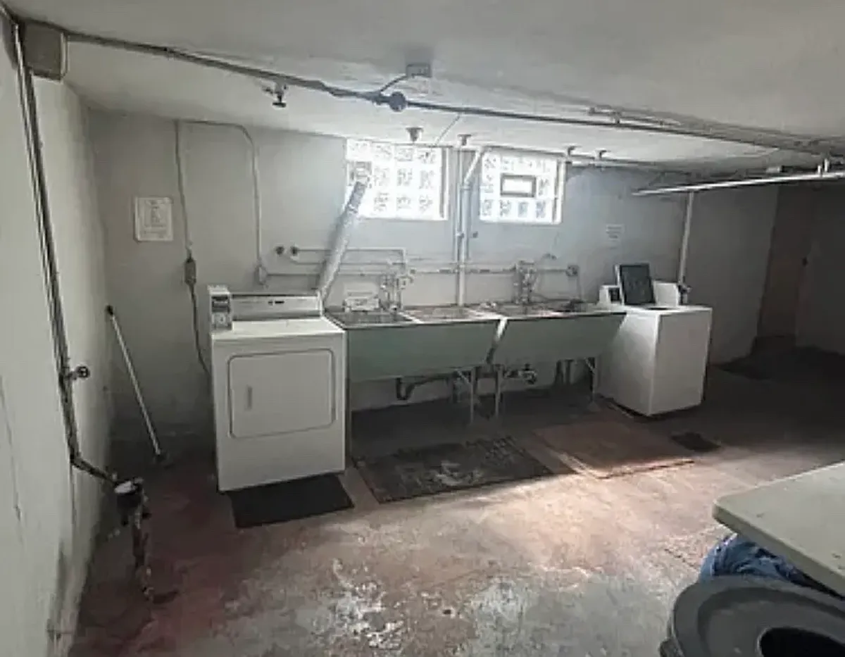 Building Photo - 1710 Portman Ave #3