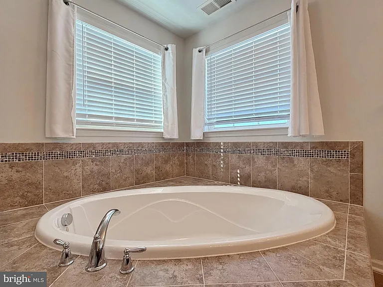 3429 Linden Grove Dr — Photo 46