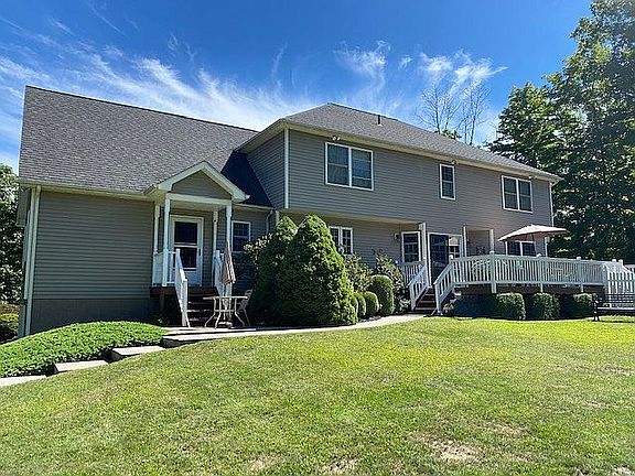 Separate apt. entrance