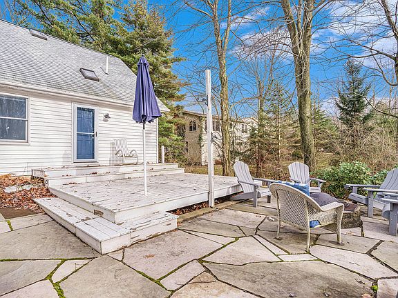 3rd image of 1419 Katherine St