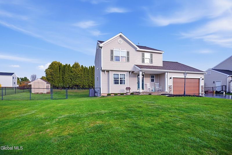 4th image of 208 Springdale Way